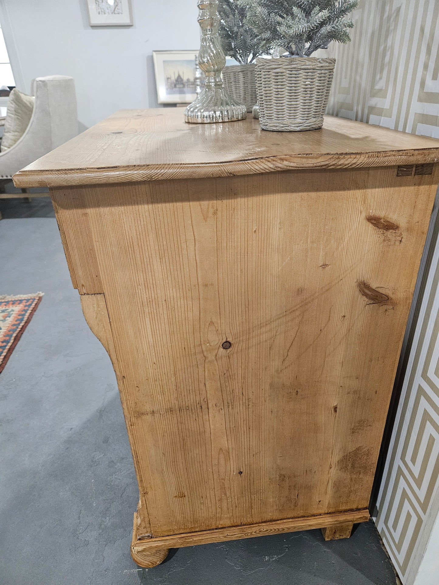 Chest/ Dresser