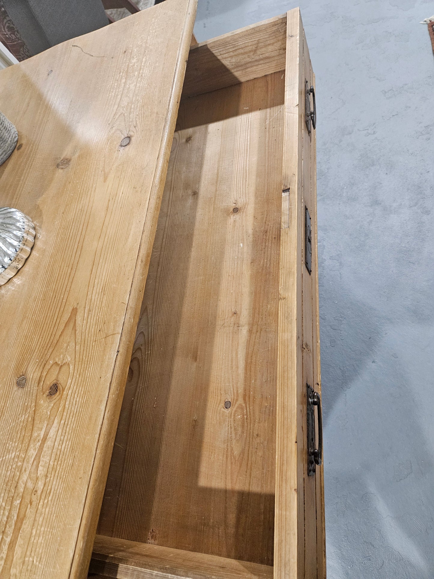 Chest/ Dresser
